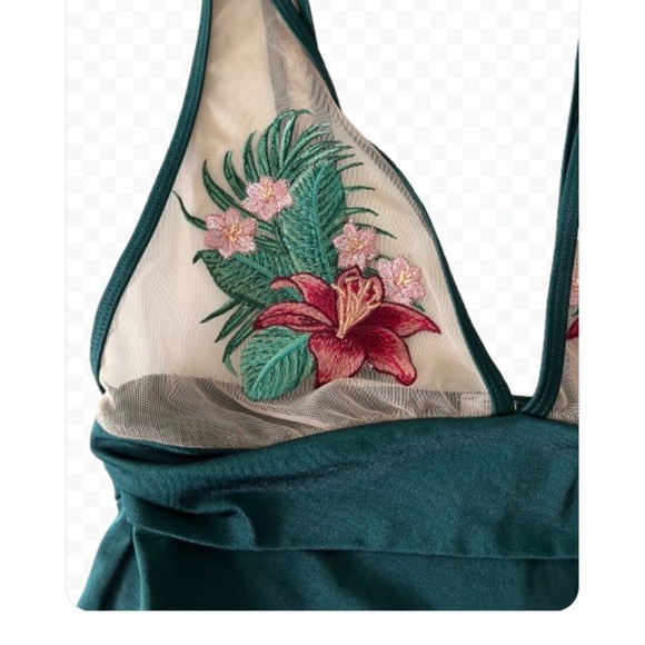 Sexy! Oysho One-Piece Swimsuit with Floral Embroidery size Medium - Picture 3 of 7